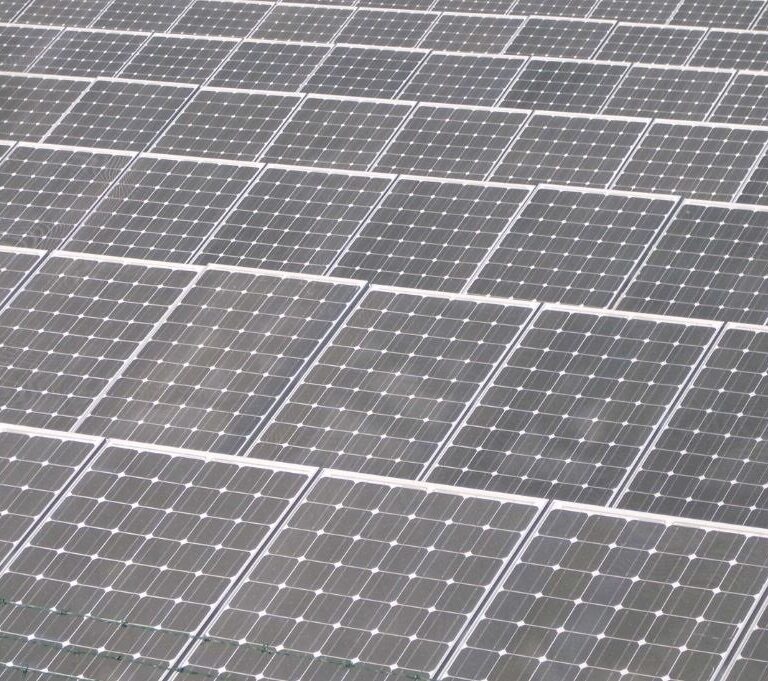 La UNEF destaca el valor de la energía fotovoltaica para "atraer nuevas industrias al país"