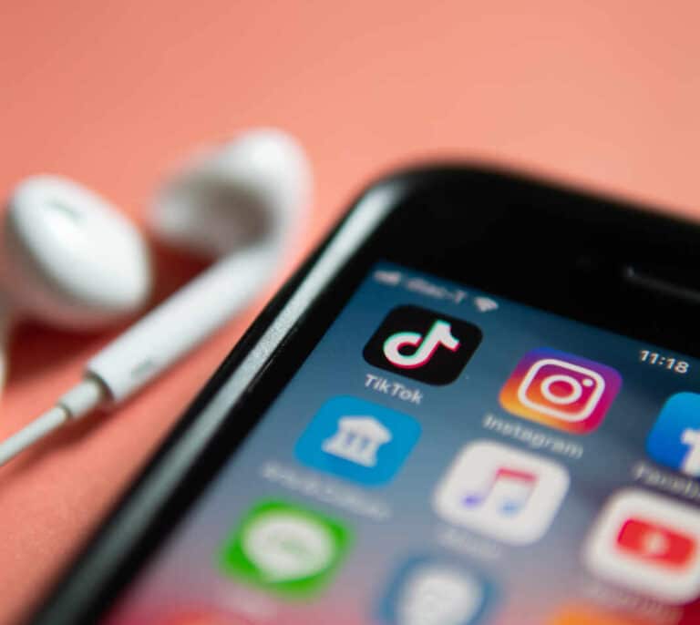 Así funciona el algoritmo de TikTok que también enseña suicidios a tus hijos