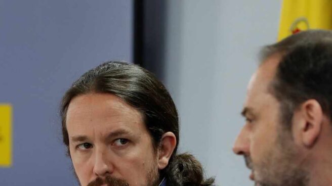 Pablo Iglesias y José Luis Ábalos, en rueda de prensa tras el Consejo de Ministros.