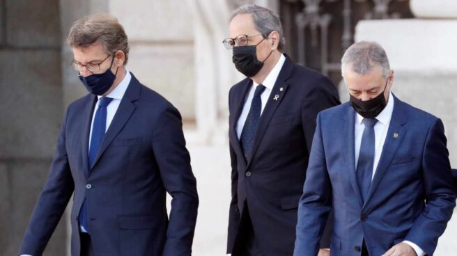 Cinco autonomías no se fían y renuncian a la 'macrocompra' centralizada de Sanidad Núñez Feijóo, Torra y Urkullu, en el homenaje del Estado a las víctimas de la covid-19.