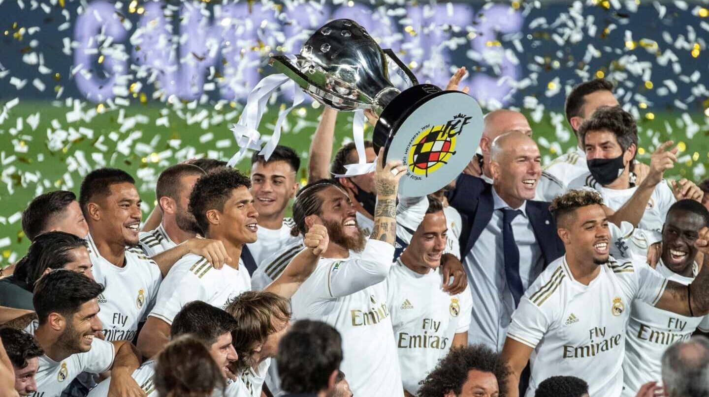 La plantilla del Real Madrid celebra el título de Liga.
