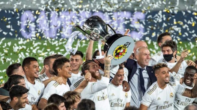 La plantilla del Real Madrid celebra el título de Liga.