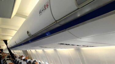 El consejero de Sanidad canario (PSOE) critica que los controles en aeropuertos son "insuficientes"