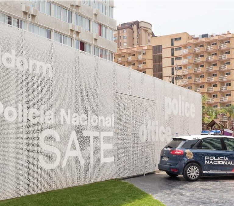 La Policía Nacional despliega 350 agentes turísticos en Benidorm