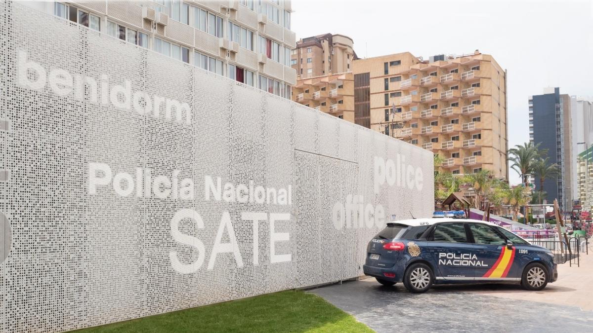 La Policía Nacional despliega 350 agentes turísticos en Benidorm