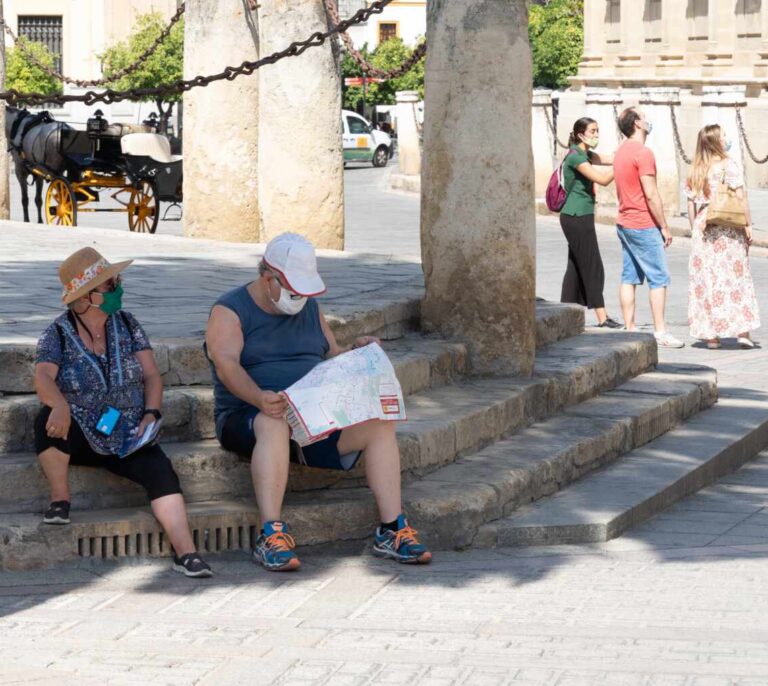 Los rebrotes hacen tambalear las vacaciones, ¿es seguro viajar en agosto?