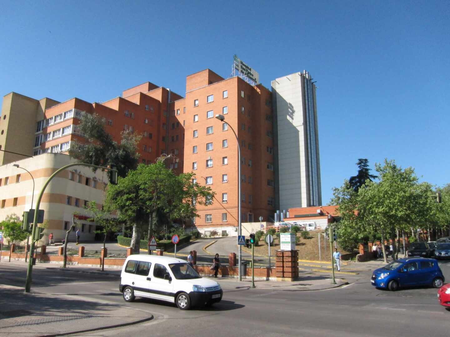 Un niño de 11 años se encuentra herido tras ser atropellado por un camión en Cáceres