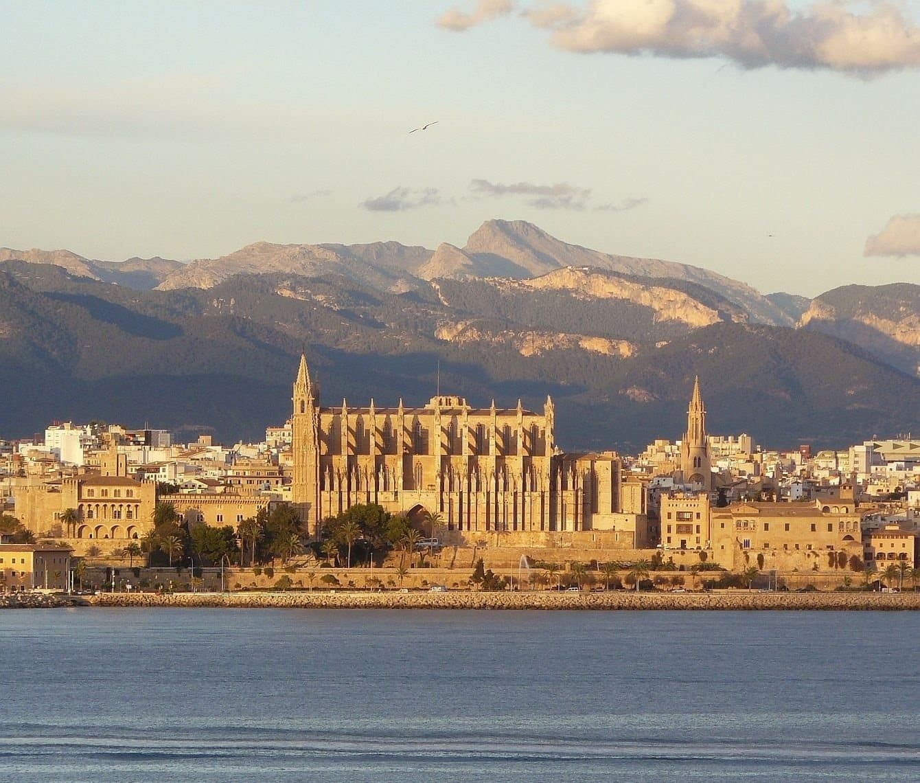 Baleares, primera autonomía que congela el sueldo a los funcionarios para afrontar los gastos sanitarios