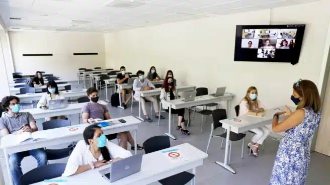 Ventilación cruzada y filtros HEPA: Cómo reducir el  contagio de Covid en las aulas según el CSIC