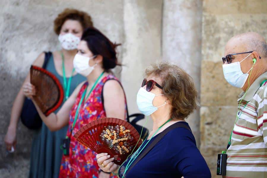 "Las altas temperaturas frenan al coronavirus, pero aumentan nuestra irresponsabilidad"