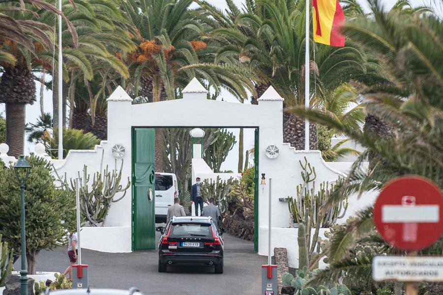 Sánchez llega con su familia a Lanzarote para pasar unos días de vacaciones