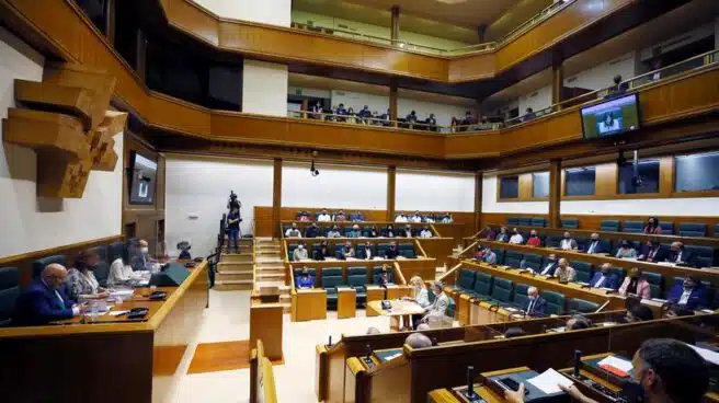 PNV y PSE activan su alianza en la sesión de constitución del Parlamento Vasco