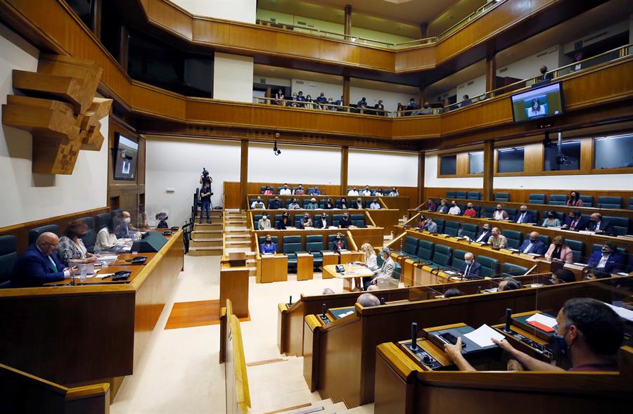 PNV y PSE activan su alianza en la sesión de constitución del Parlamento Vasco