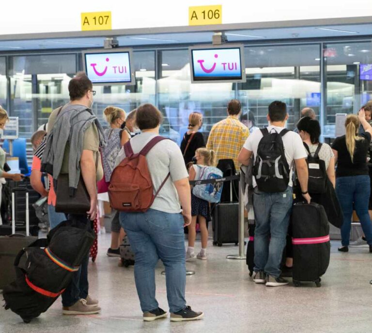 TUI cancela desde hoy todos sus viajes programados a España