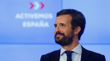 Casado acusa a Sánchez de "lavarse las manos" en plena pandemia: "No hay nadie al timón"