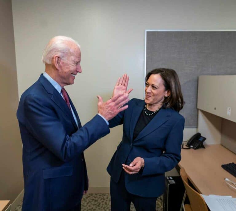 Y la candidata a vicepresidenta con Biden es... la senadora Kamala Harris