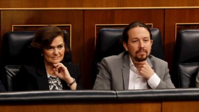 Podemos culpa a Calvo de consagrar "dos gobiernos en uno" en la cita con Cs