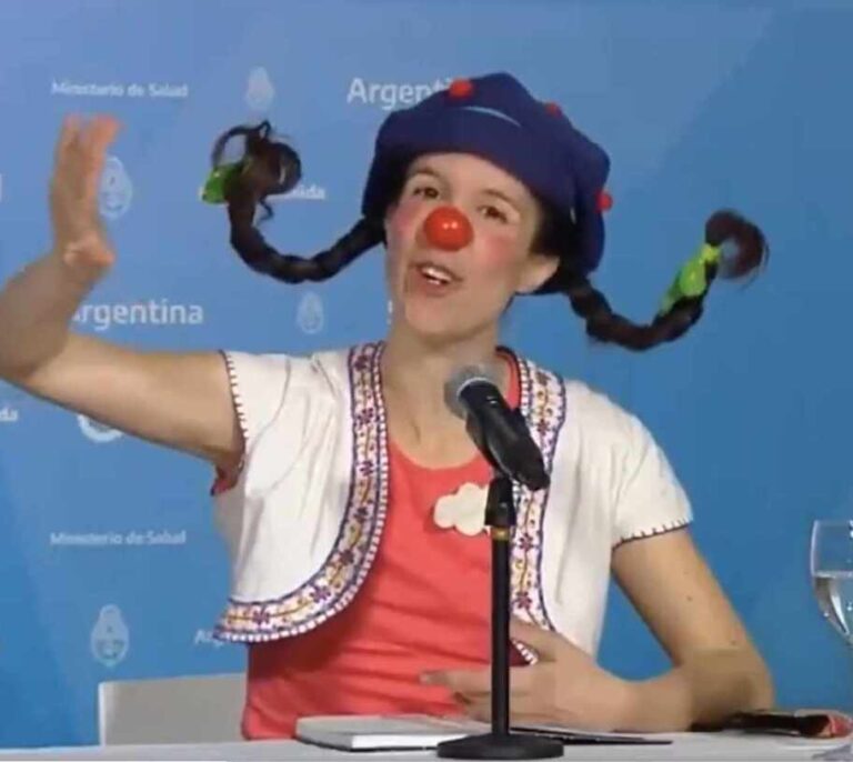 Una payasa en el recuento de muertos: el surrealista show del gobierno argentino