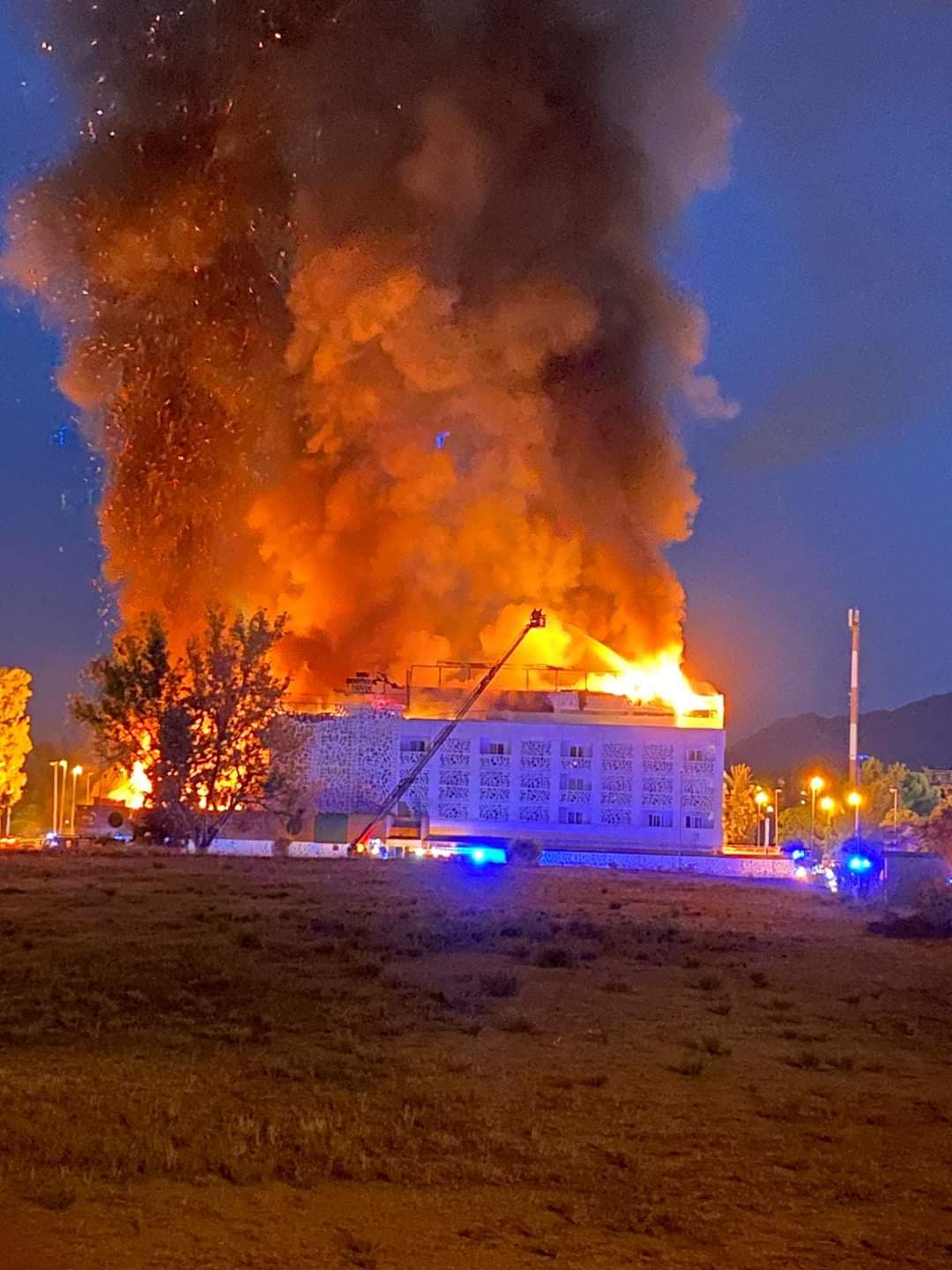 Un grave incendio calcina parte de un hotel de lujo de Marbella