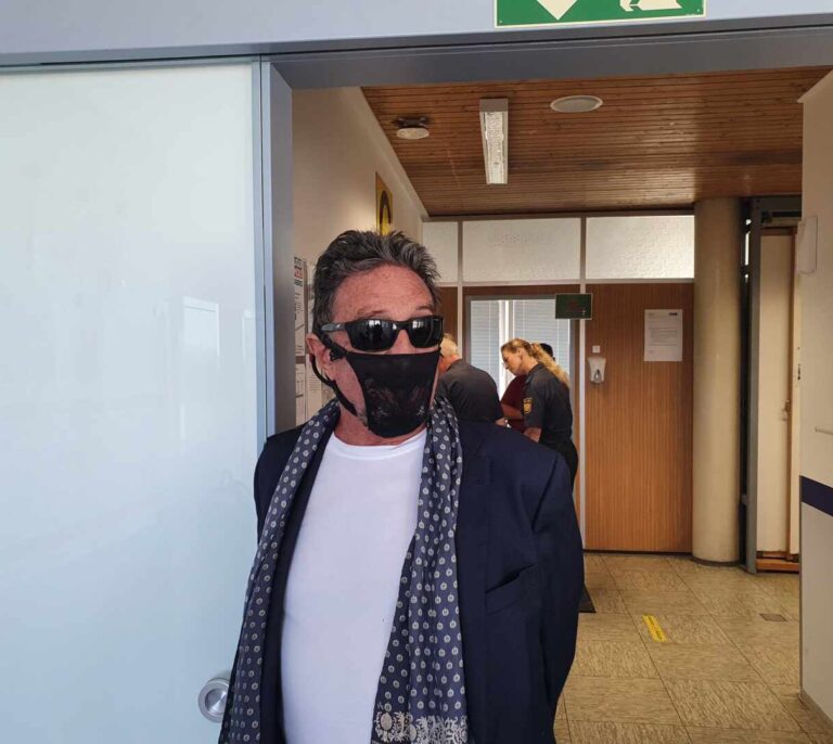 Se suicida en la prisión de Barcelona el creador de McAfee cuando iba a ser extraditado a Estados Unidos