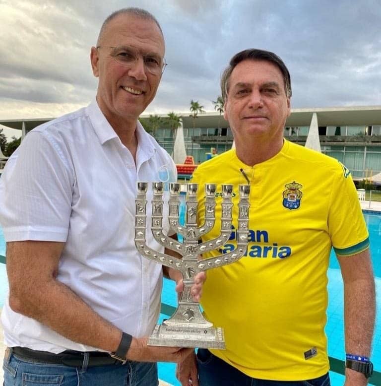 Bolsonaro recibe al embajador de Israel con una camiseta de la UD Las Palmas