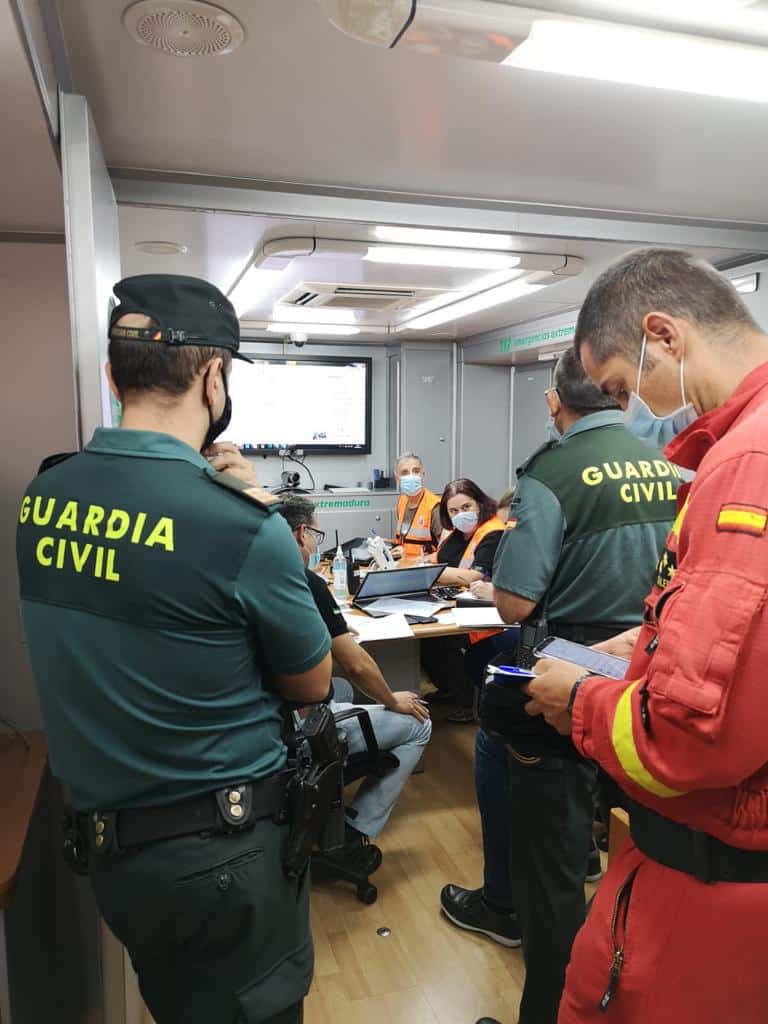 Un incendio forestal en Las Hurdes obliga a evacuar a 120 personas