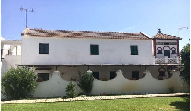 En la esquina derecha, contiguo a la 'casa de guardería', se halla el antiguo palomar.