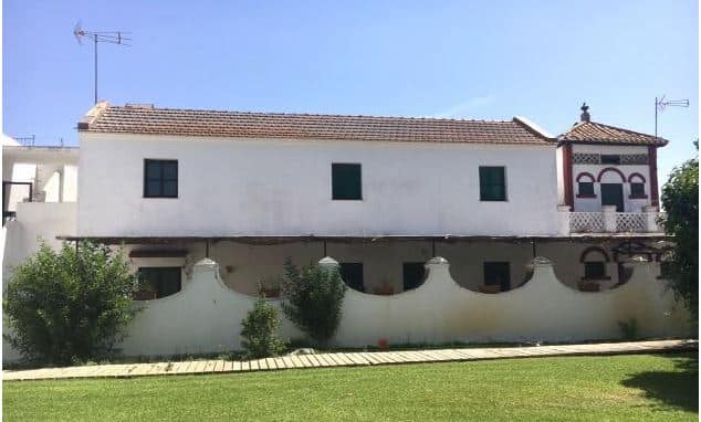 En la esquina derecha, contiguo a la 'casa de guardería', se halla el antiguo palomar.