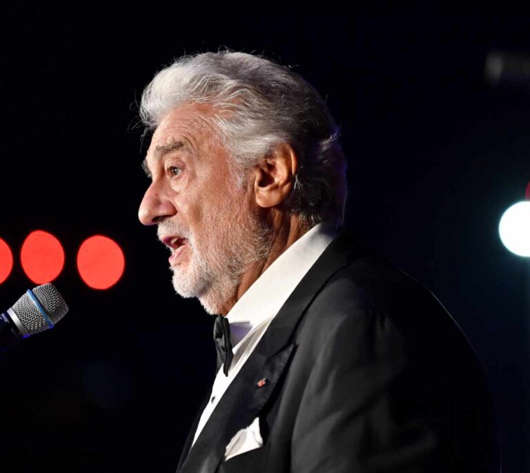 Plácido Domingo quiere "aclarar personalmente" su situación con las instituciones españolas