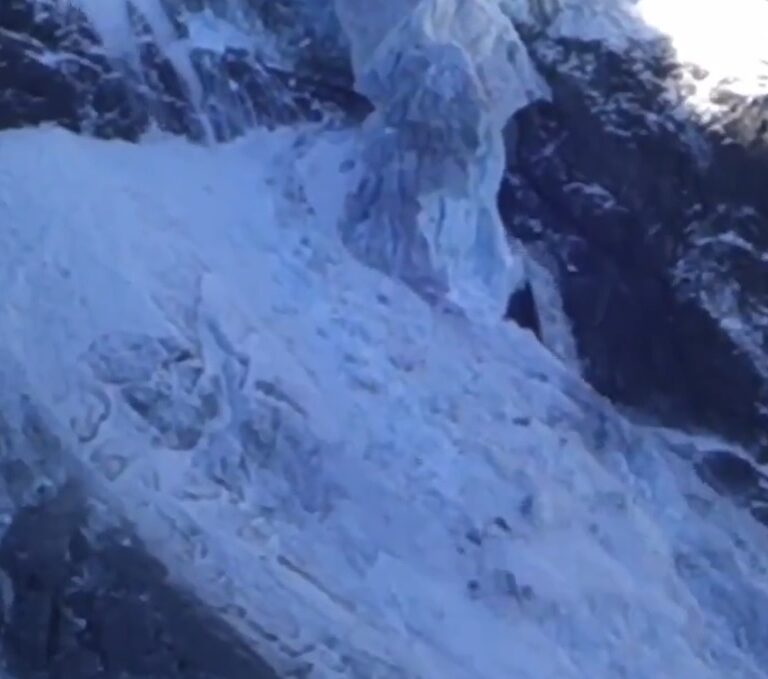 Las espectaculares imágenes del colapso de un glaciar en Suiza