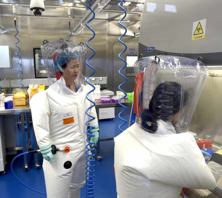 China autoriza por primera vez comercializar una de sus vacunas contra el coronavirus