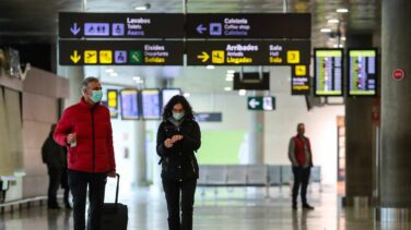 La controvertida práctica de las aerolíneas: vender 'billetes fantasma' para lograr liquidez