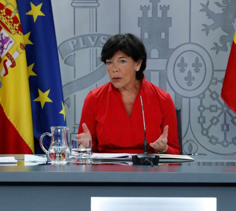 Sólo el 0,73 % de las aulas en España está confinada