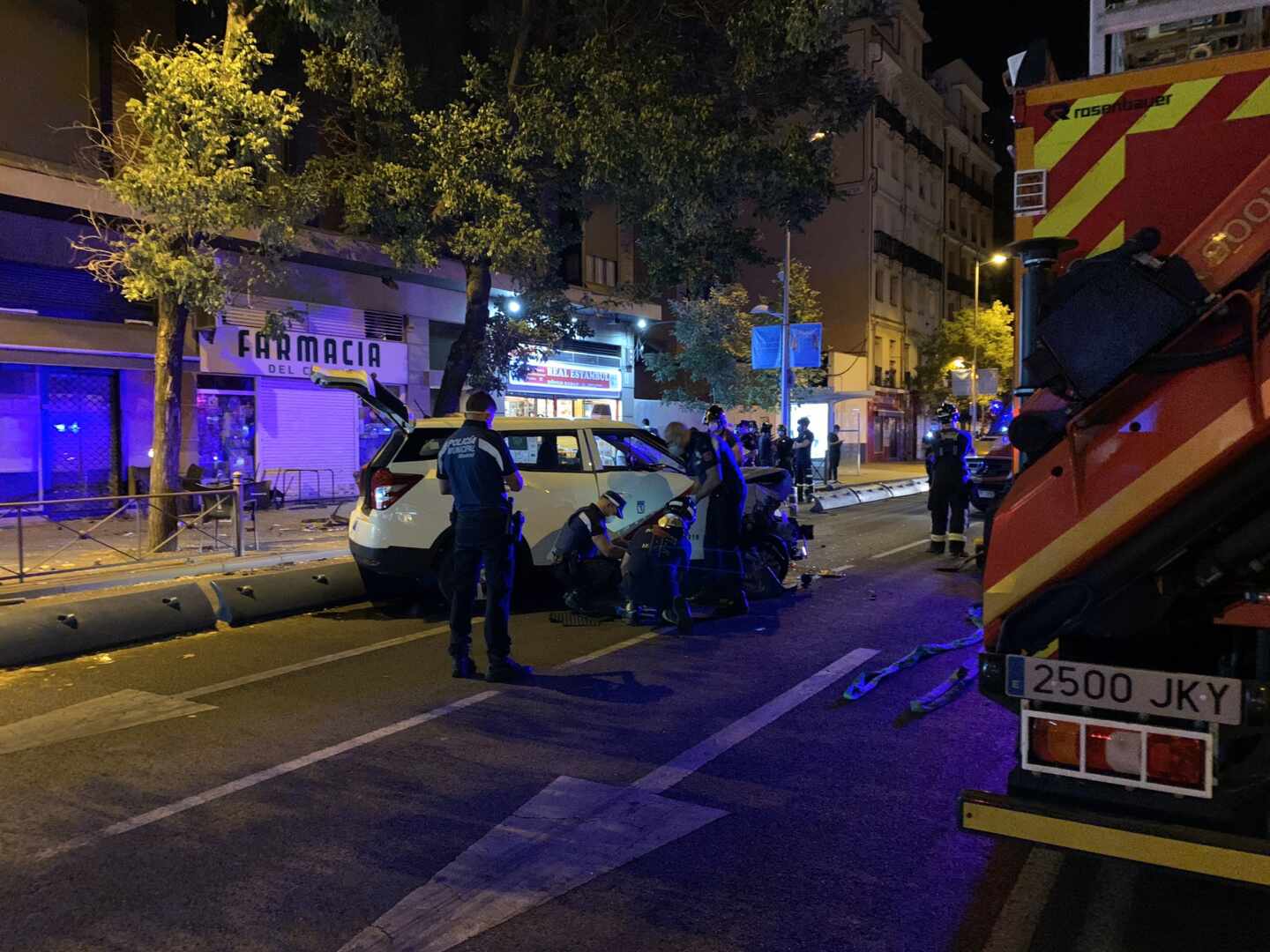 Atropello múltiple de un taxi en una terraza de Madrid: una muerta y siete heridos