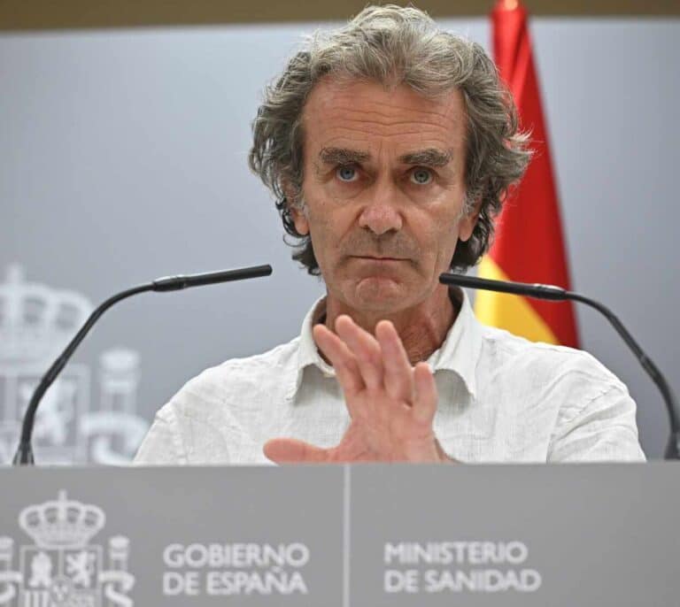 Simón no ve un riesgo añadido en que se abran los colegios en zonas con muchos contagios