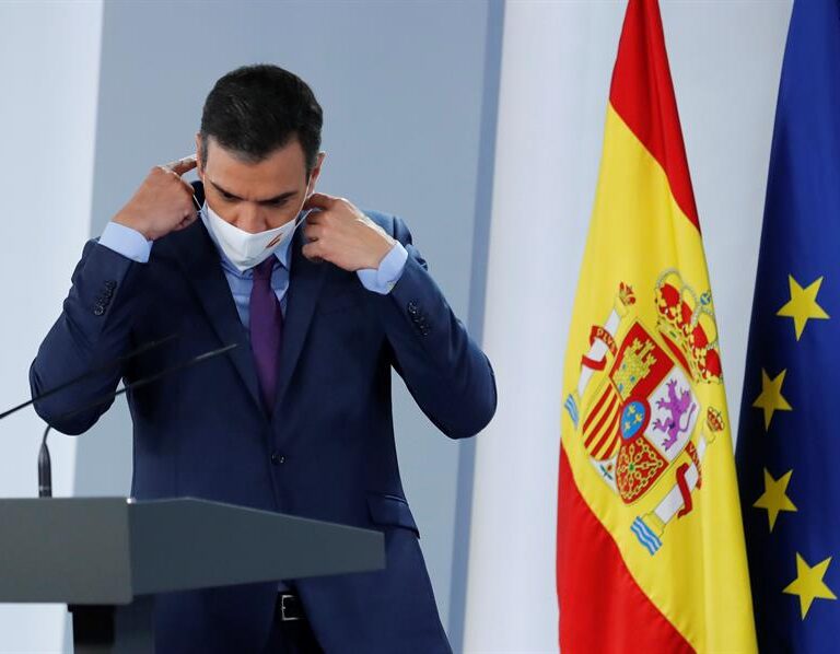 Sánchez sale en defensa de la Casa Real por "marcar distancias" con Juan Carlos I
