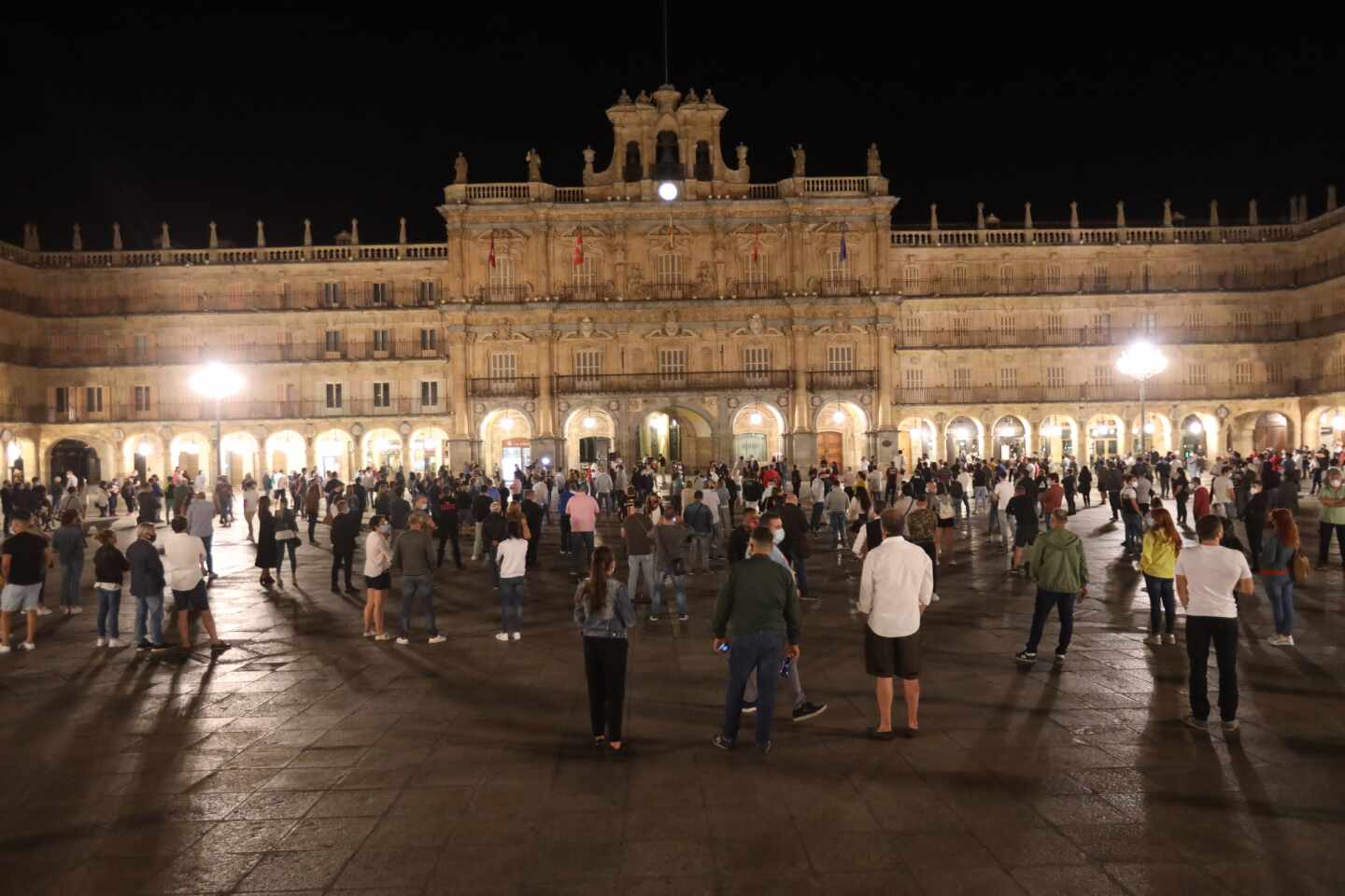 La hostelería percibe un futuro negro por la "muy mala" gestión de la pandemia