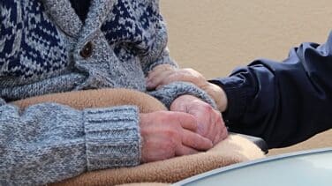 Muere en su casa de Asturias aislada por Covid-19 con dos hijos en la UCI