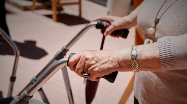 Una persona dependiente en una residencia de mayores. Una persona dependiente en una residencia de mayores.