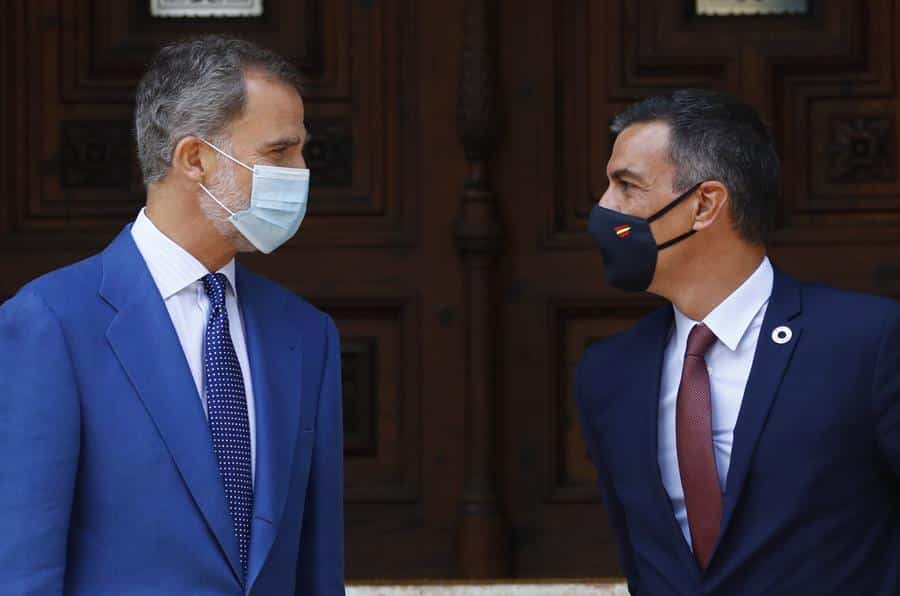 El rey recibe a Pedro Sánchez en el Palacio de Marivent