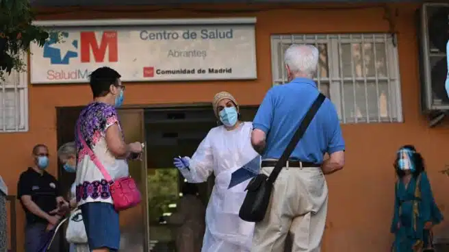 Madrid necesita 1.000 médicos de atención primaria para afrontar la epidemia