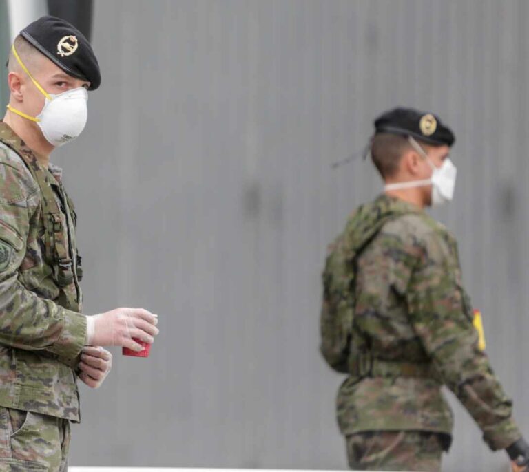 Un grupo de expertos pide recurrir al Ejército para hacer más PCR y rastrear el virus