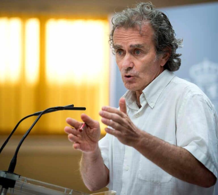 Fernando Simón enciende las alarmas: "Las cosas no van bien, cada día hay más transmisión"