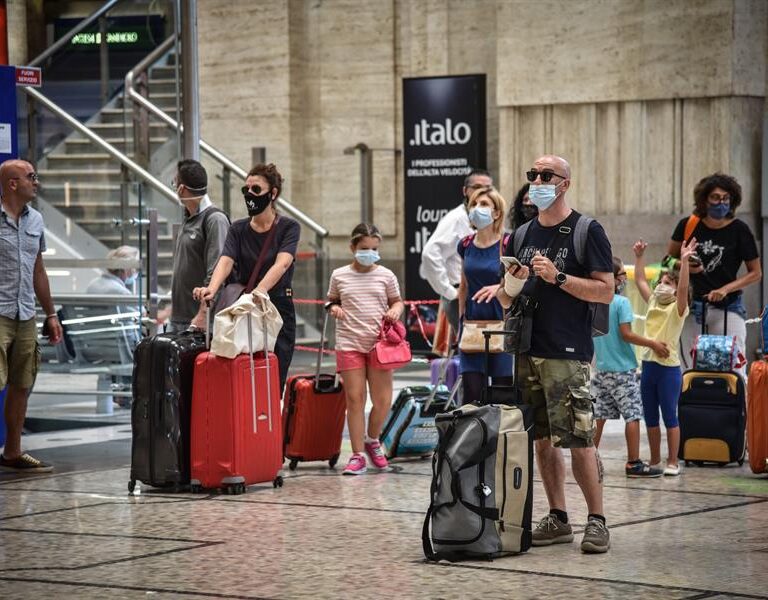 Italia someterá a test de coronavirus a todos los viajeros procedentes de España