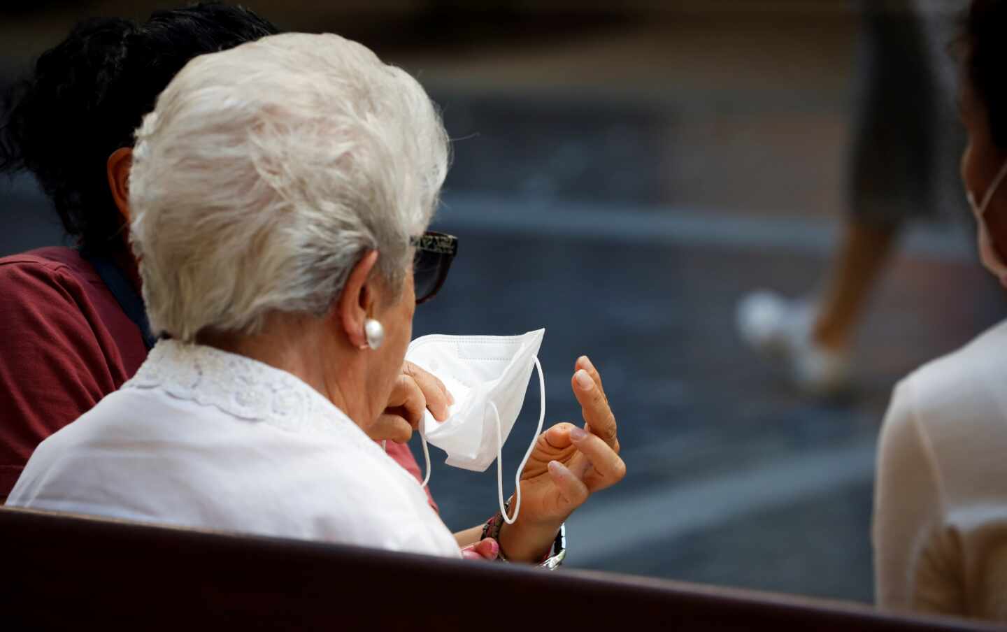 Ocho de cada 10 españoles reconocen que olvidan cambiar la mascarilla