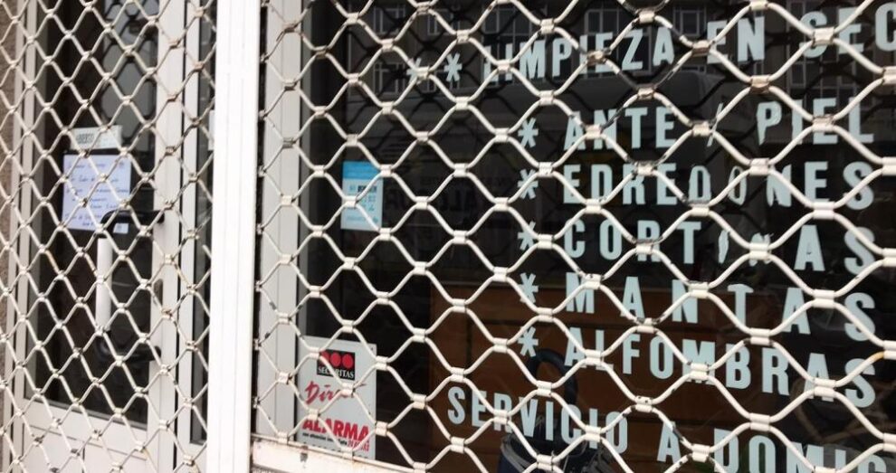 Un comercio cerrado durante el confinamiento.