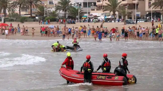 Rescatan el cuerpo de un hombre flotando en el agua en Puerto de Sagunto (Valencia)