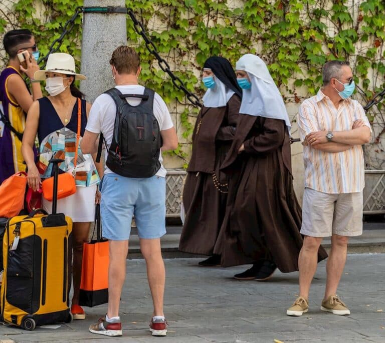 La mascarilla dejará de ser obligatoria en exteriores el 26 de junio