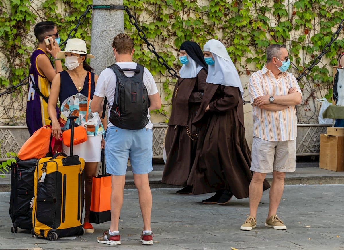 La mascarilla dejará de ser obligatoria en exteriores el 26 de junio