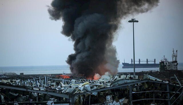 Una columna de humo tras las explosiones en el puerto de la capital de Líbano, Beirut